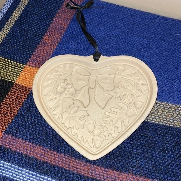 Pampered Chef natural clay heart wreath holiday 2003 limited edition Cookie Mold - Picture 1 of 3